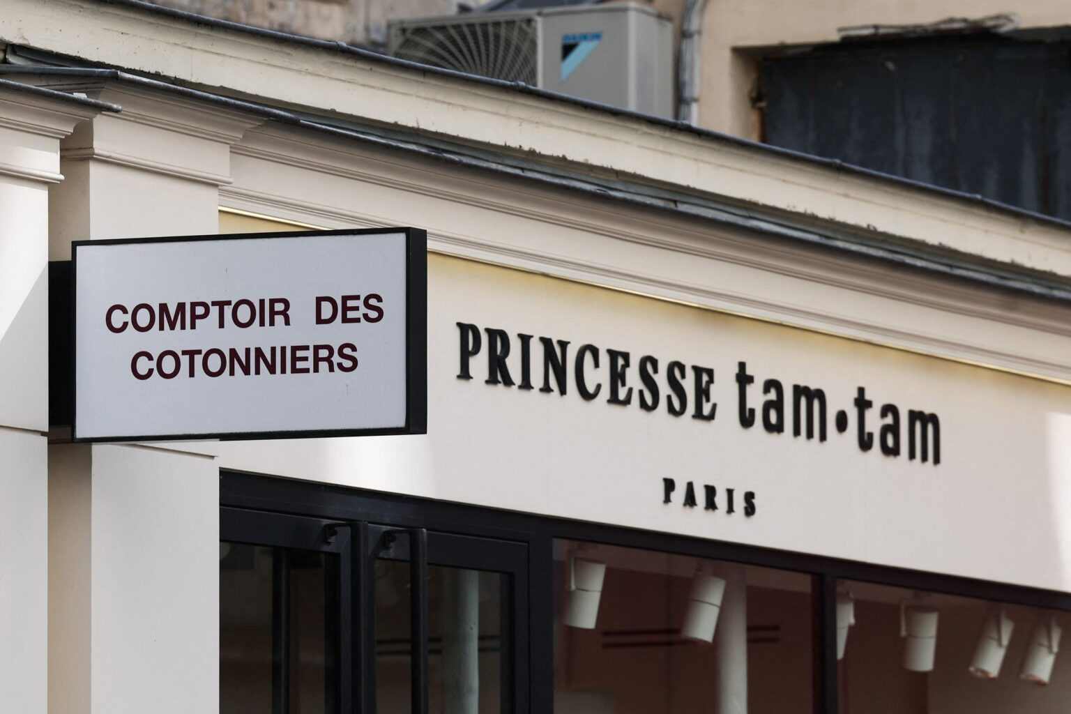 Grève chez Princesse Tam Tam et Comptoir des Cotonniers : colère et doutes 