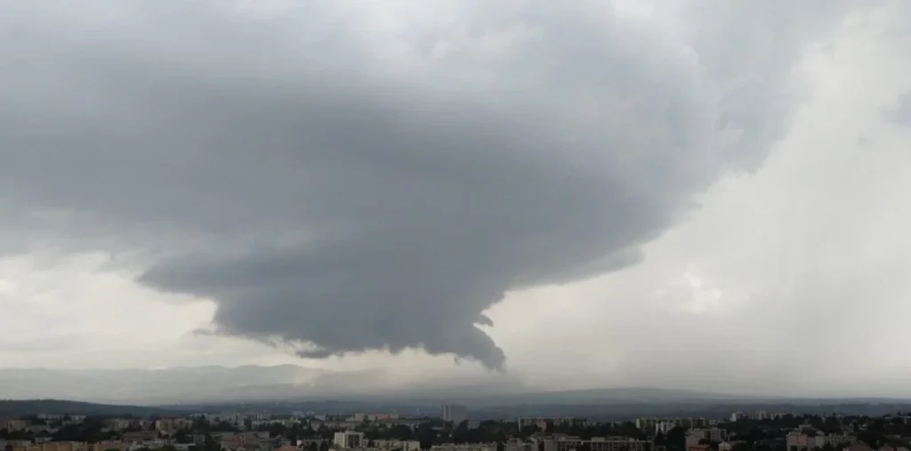 Météo du lundi 21 juillet : de violents orages frappent l’est, vent et instabilité sur tout le pays