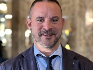 Le chroniqueur Laurent Kupferman retrouvé mort à Fontainebleau