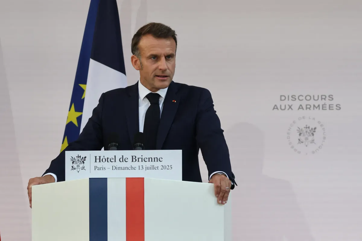 Macron annonce un doublement du budget de la Défense d’ici 2027 : 64 milliards d’euros pour armer la Nation