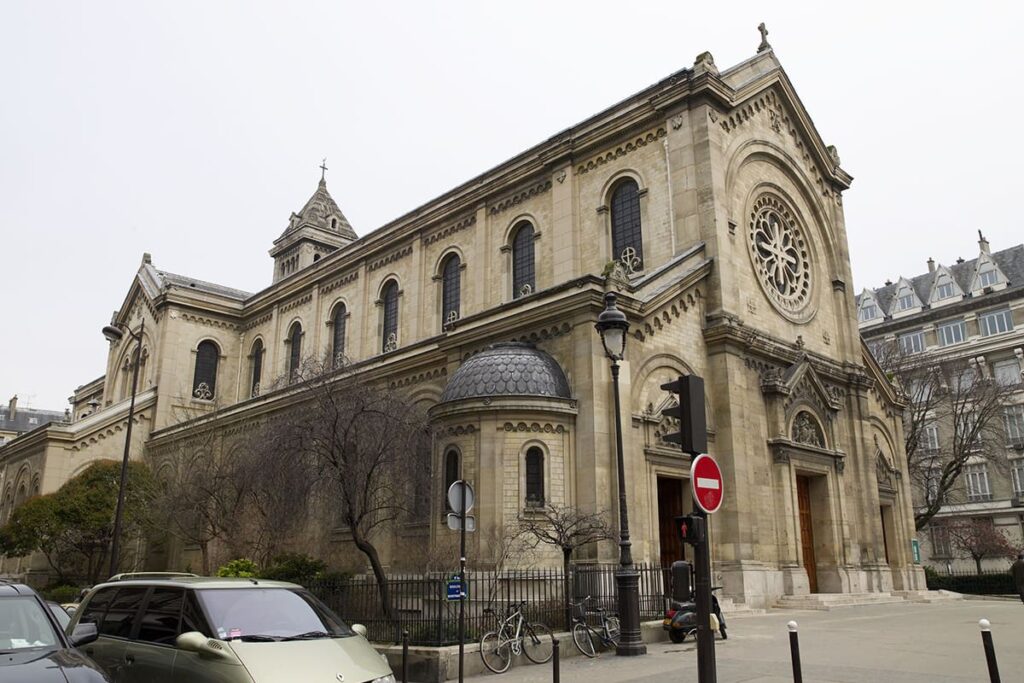 Incendie maîtrisé à l’église Notre-Dame-des-Champs à Paris