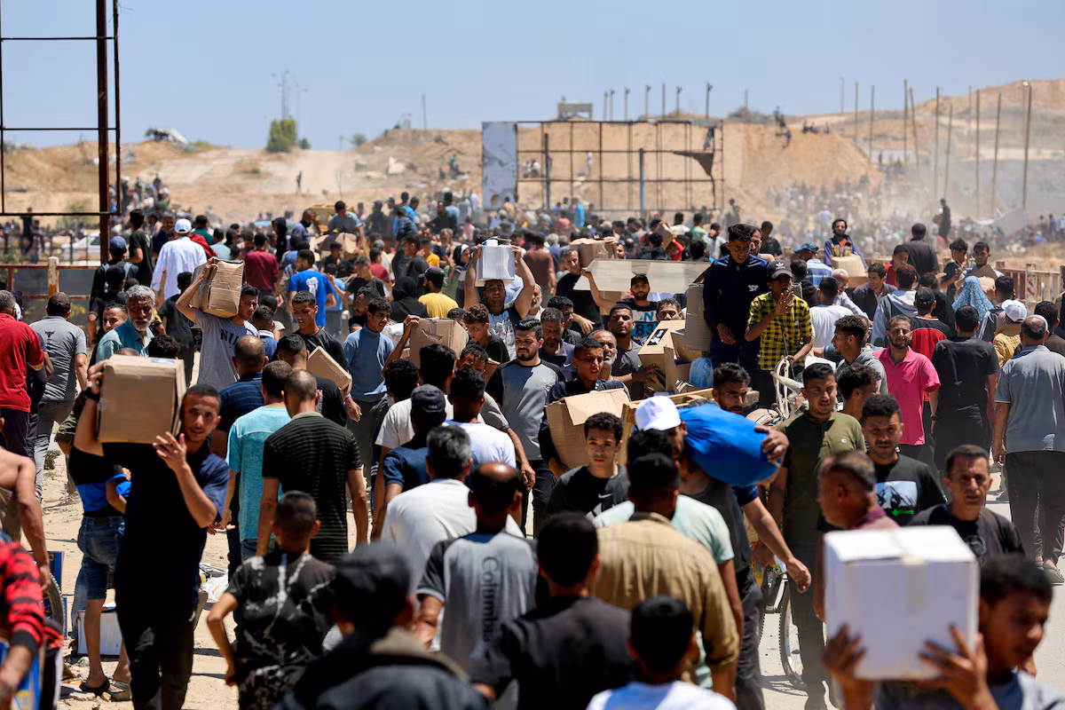 Israël reprend les largages d’aide à Gaza sous pression internationale, alors que la famine menace