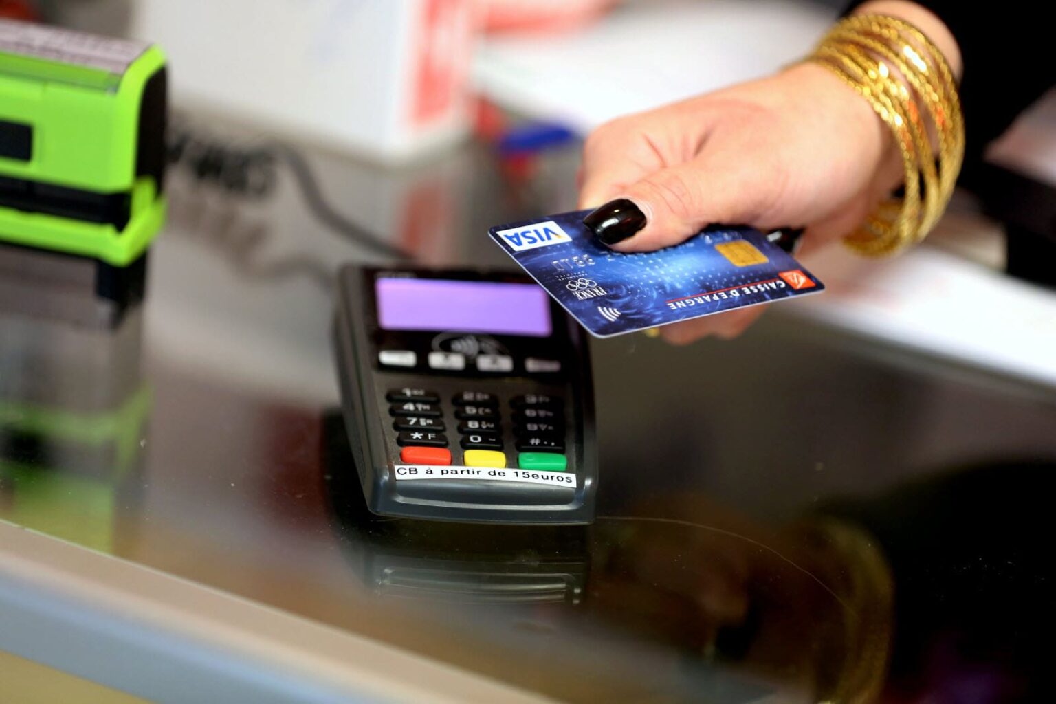 Issy-les-Moulineaux : deux faux employés de banque piégés après une escroquerie à la carte bleue Issy-les-Moulineaux : deux faux employés de banque piégés après une escroquerie à la carte bleue