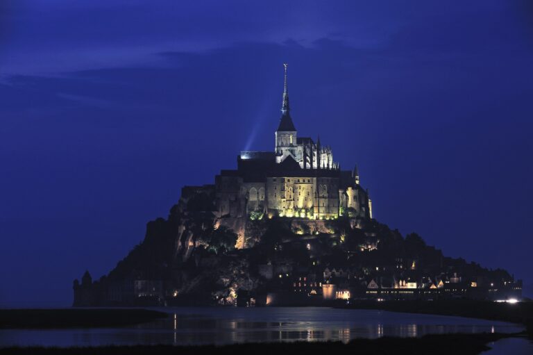 La baie du Mont-Saint-Michel plongée ce soir dans le noir pour une nuit céleste