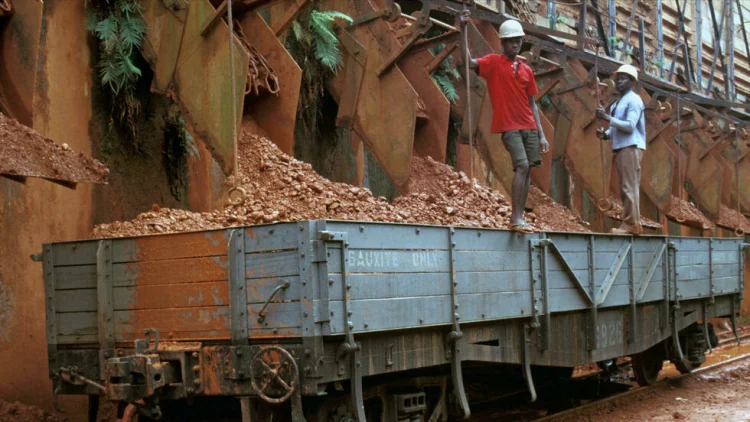 Le Ghana annule un contrat de 1,2 milliard de dollars sur la bauxite et cherche un partenaire étranger de poids