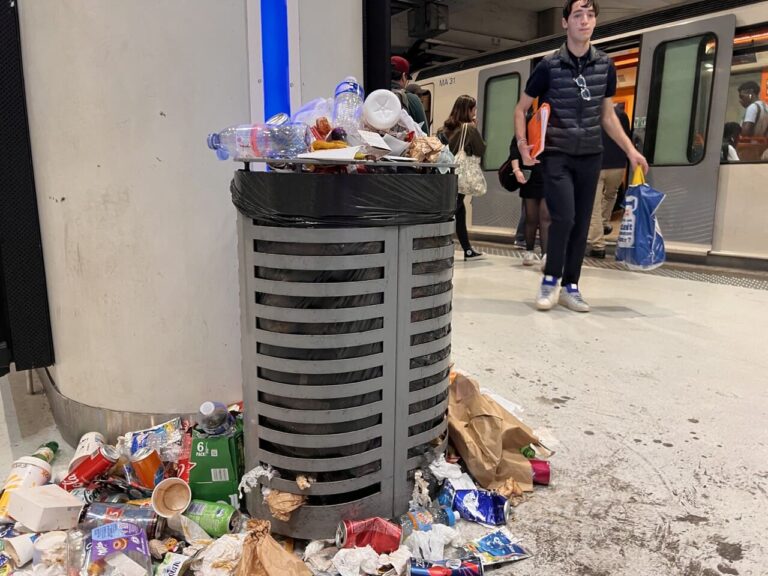 Métro de Marseille : une invraisemblable saleté persistante jusqu’à décembre ? — photo