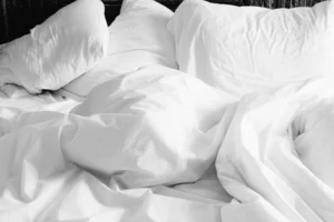 Moins d'heures, plus de risques : l'alerte du gouvernement sur le sommeil des Français