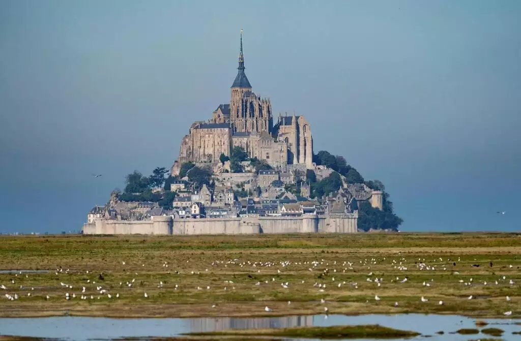 Mont-Saint-Michel : les élus normands dénoncent un modèle économique inefficace