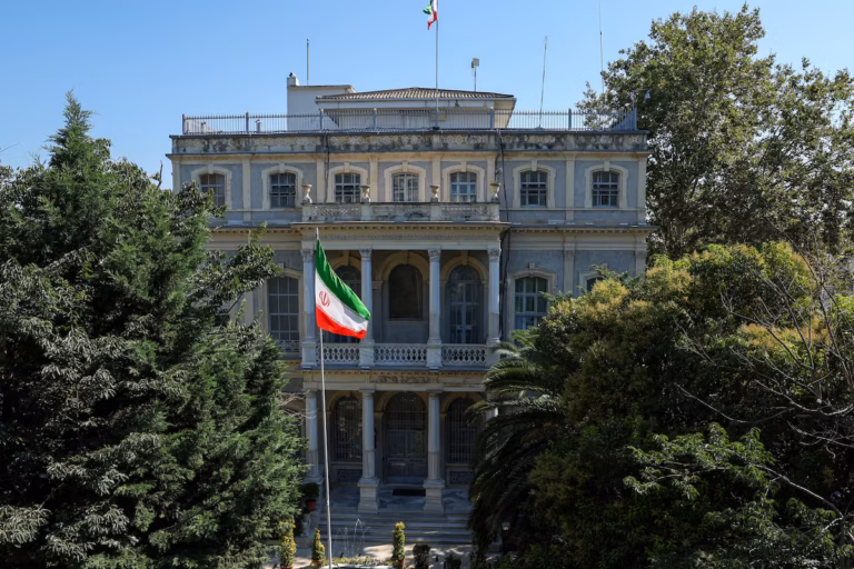 Nucléaire : l’Iran et les Européens renouent un dialogue « franc » sous la menace de nouvelles sanctions de l’ONU