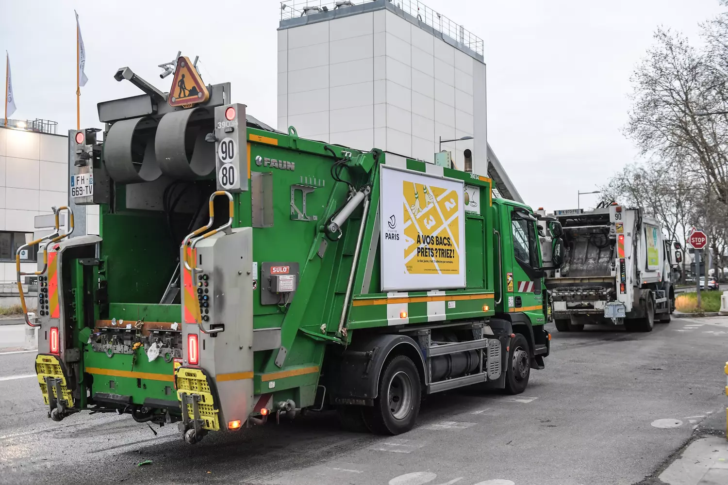 Paris : Omar, 3 ans, tué par un camion poubelle, une famille dévastée et des questions sans réponses