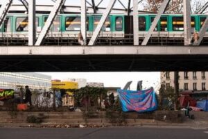 Paris : agression au couteau d’un palestinien sous le métro aérien