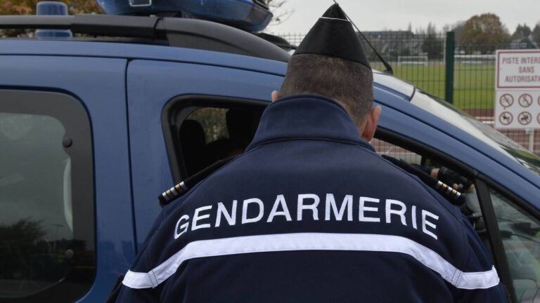 Parthenay : à plus de 100 km/h en ville, il perd le contrôle de son Audi et finit dans un muret — photo