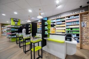 Piégée par son hôte, elle alerte sa pharmacienne et provoque son arrestation — photo