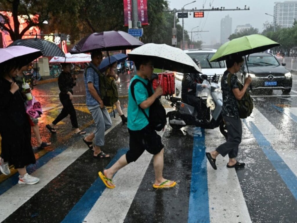 Pluies torrentielles à Taïwan : évacuations massives et paralysie du sud de l’île