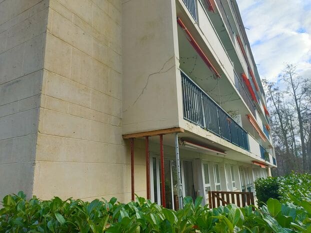 Privés de balcons depuis un an et demi, des locataires de Ville-d’Avray réclament réparation