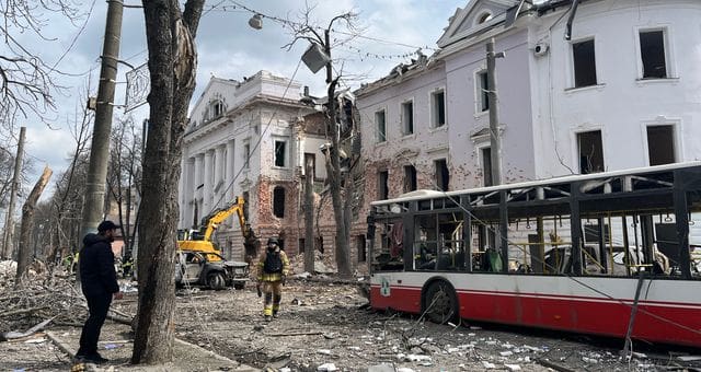 Quatorze blessés dans la région de Soumy après de nouvelles attaques russes en Ukraine