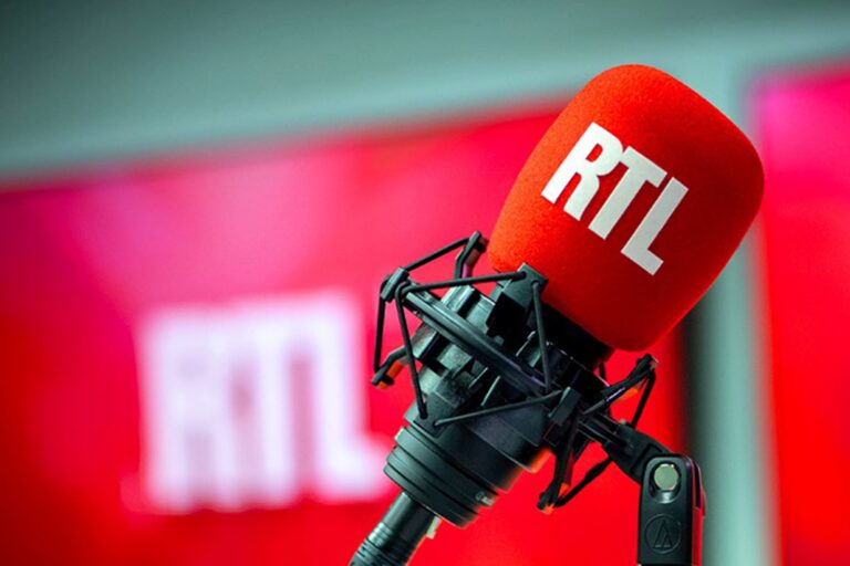 Un célèbre acteur français rejoint RTL à la rentrée, André Dussolier