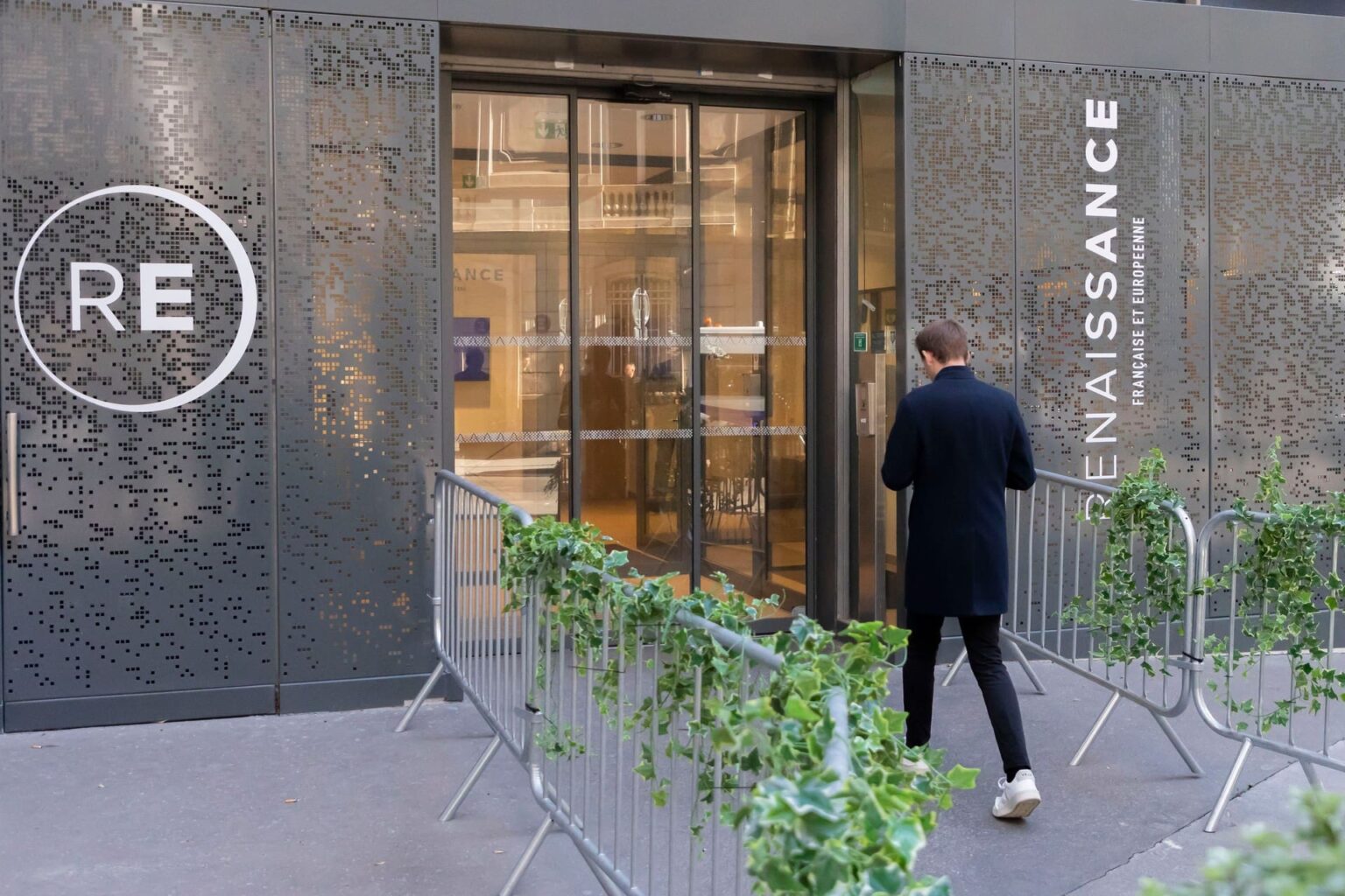 Le parti Renaissance vend son siège pour 31 millions et amorce sa mue politique