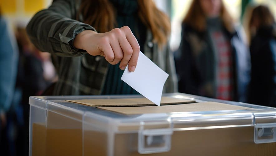 Royaume-Uni : les jeunes saluent leur nouveau droit de vote mais appellent à la vigilance face à la désinformation