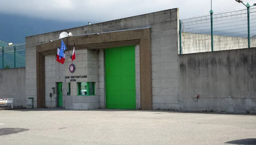 Savoie : dans la prison d’Aiton, un escroc transforme sa cellule en supermarché clandestin