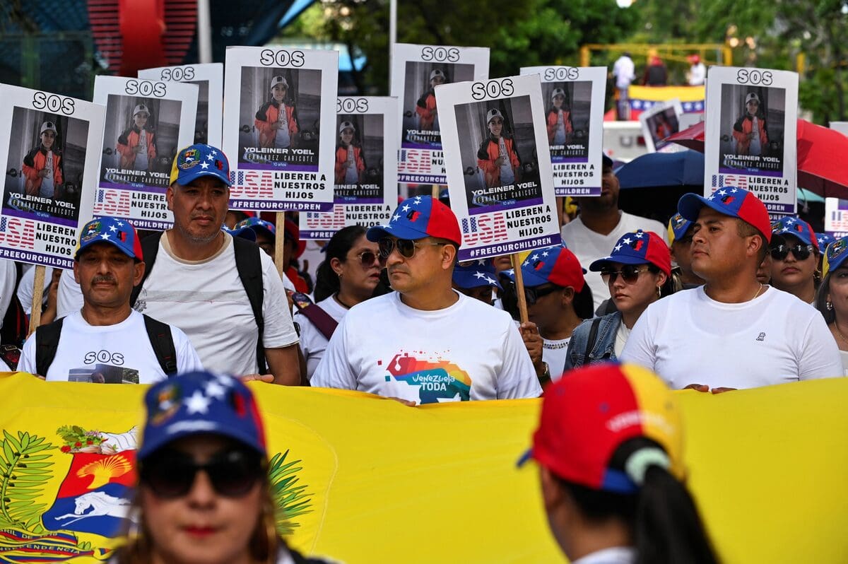 Sept enfants migrants vénézuéliens rapatriés depuis les États-Unis, selon Caracas