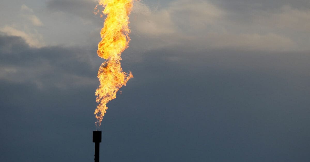 Torcher le gaz pour ne pas le vendre : l’aberration climatique