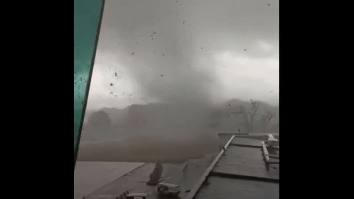 Tours : une tornade frappe l’aéroport, dégâts et stupeur sous l’orage