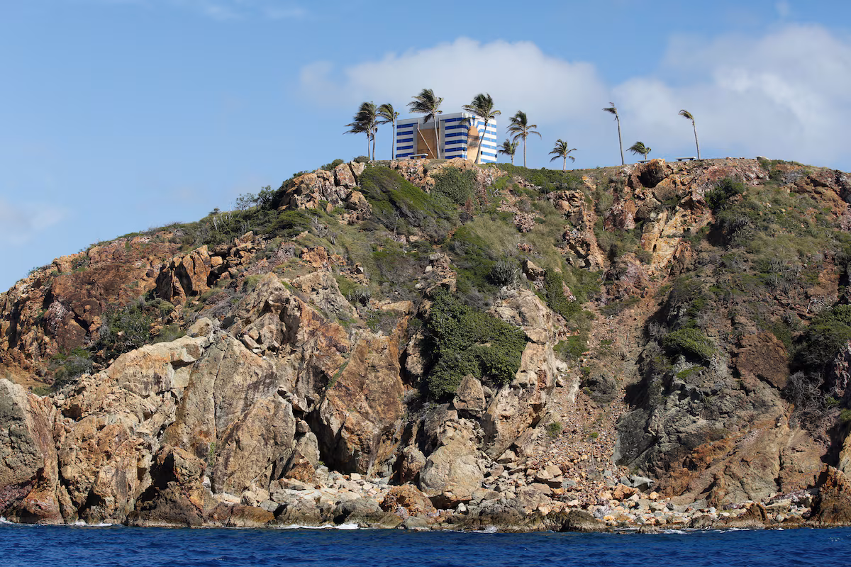 Trump affirme avoir refusé une invitation sur l'île d'Epstein et qualifie l'affaire de « canular »