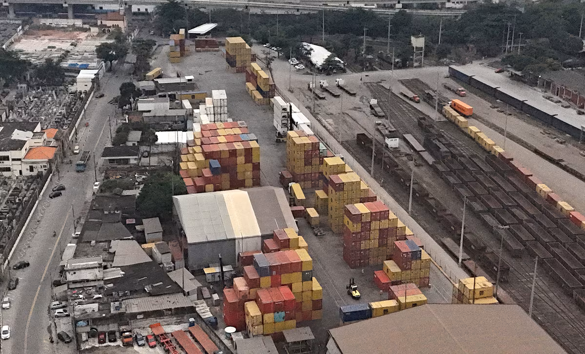 Trump frappe le Brésil avec des tarifs douaniers, mais épargne l’aviation, l’énergie et le jus d’orange