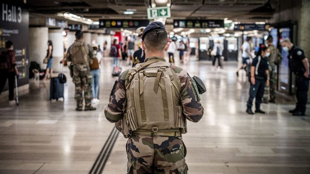 Retour du service militaire en France, un débat ravivé par les tensions européennes