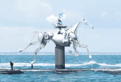Zeus au Mont-Saint-Michel : un cheval d’acier pour célébrer les JO