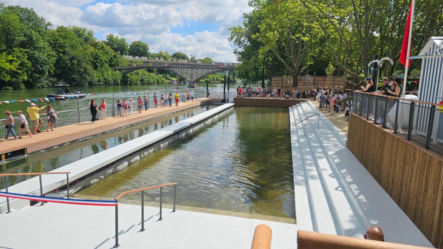 Canicule et baignade surveillée : Maisons-Alfort inaugure sa plage sur la Marne