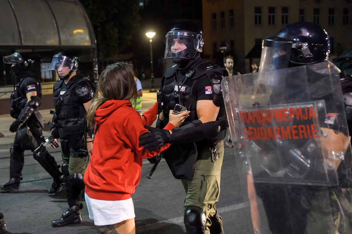 Belgrade secouée par une violente répression policière contre les manifestants anti-Vucic