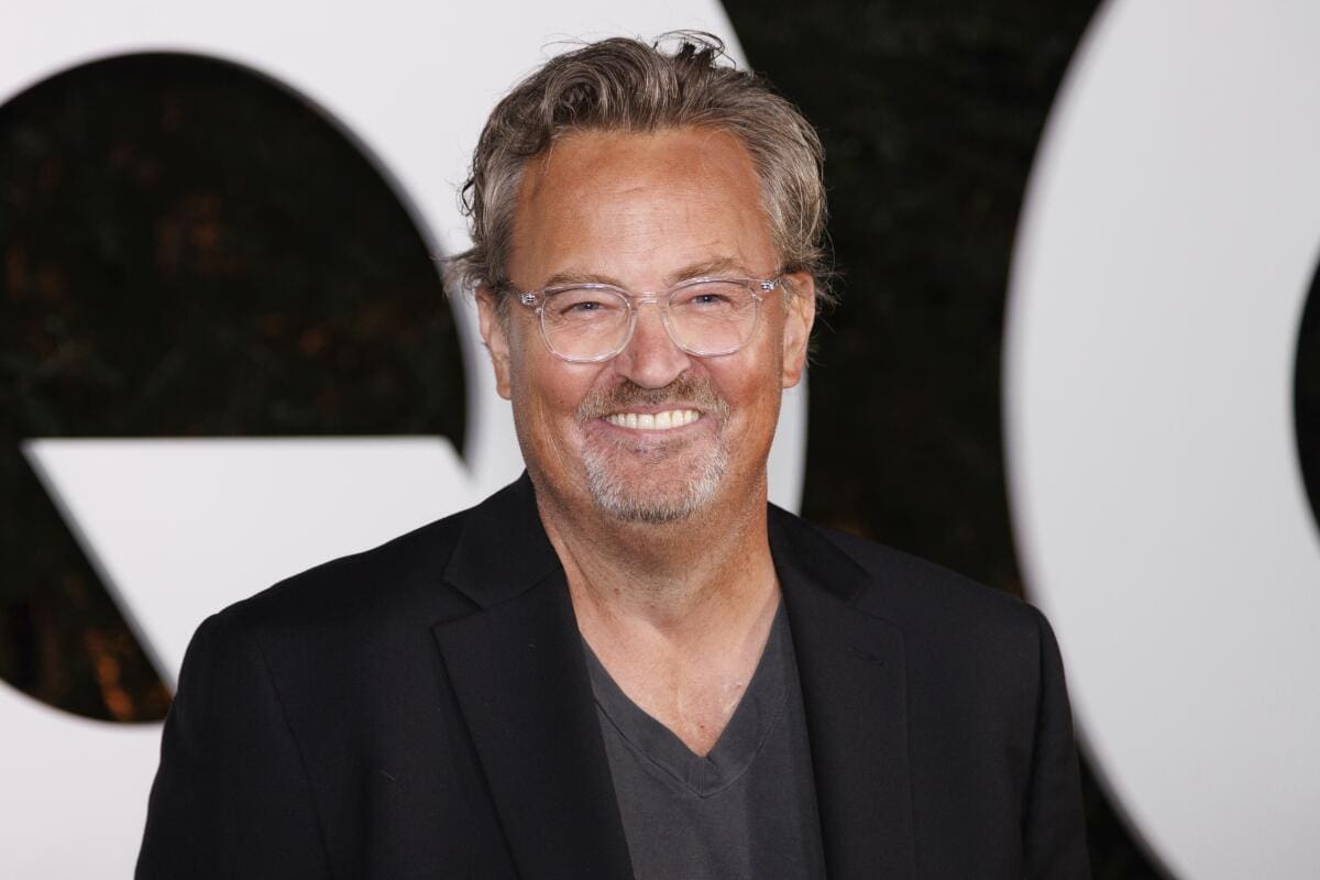 Mort de Matthew Perry : un médecin reconnu coupable d’avoir alimenté son addiction à la kétamine