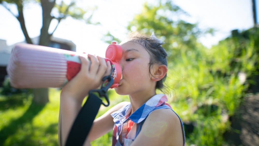 Canicule : les tout-petits sont oubliés des protocoles officiels malgré les alertes sanitaires