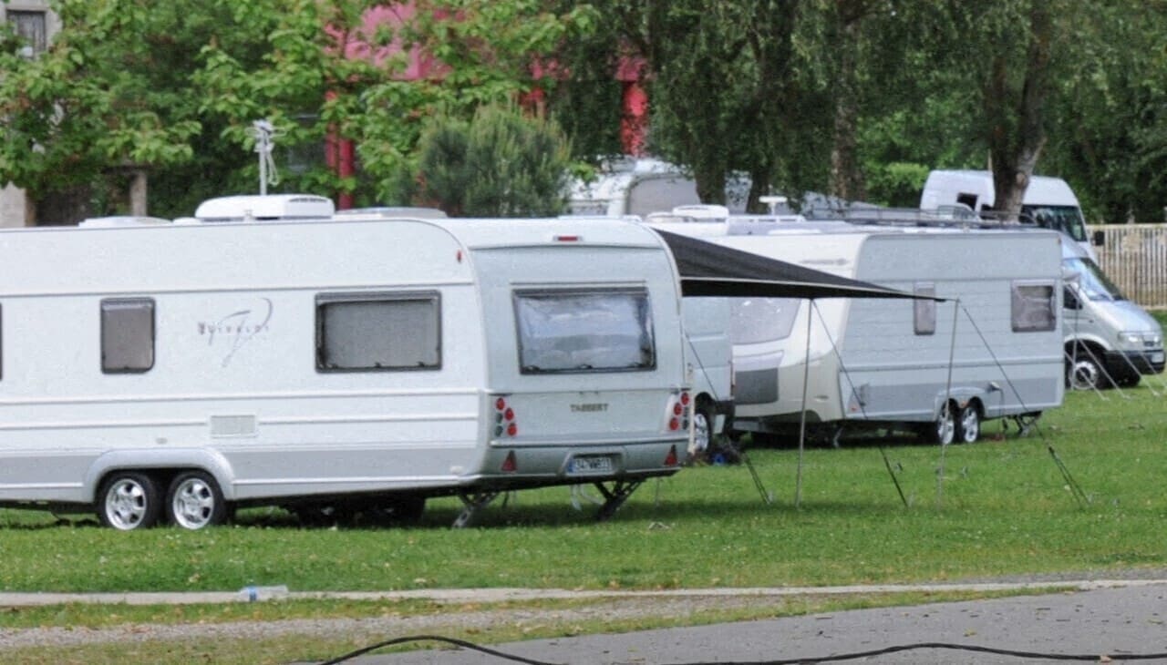 Île-Tudy : une amende avec sursis pour le pasteur après l’installation sauvage de 200 caravanes