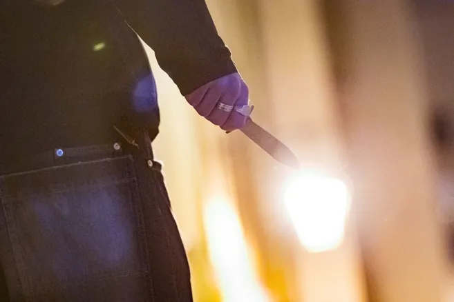 Lunel : un homme attaqué devant chez lui, l’oreille tranchée d’un coup de couteau