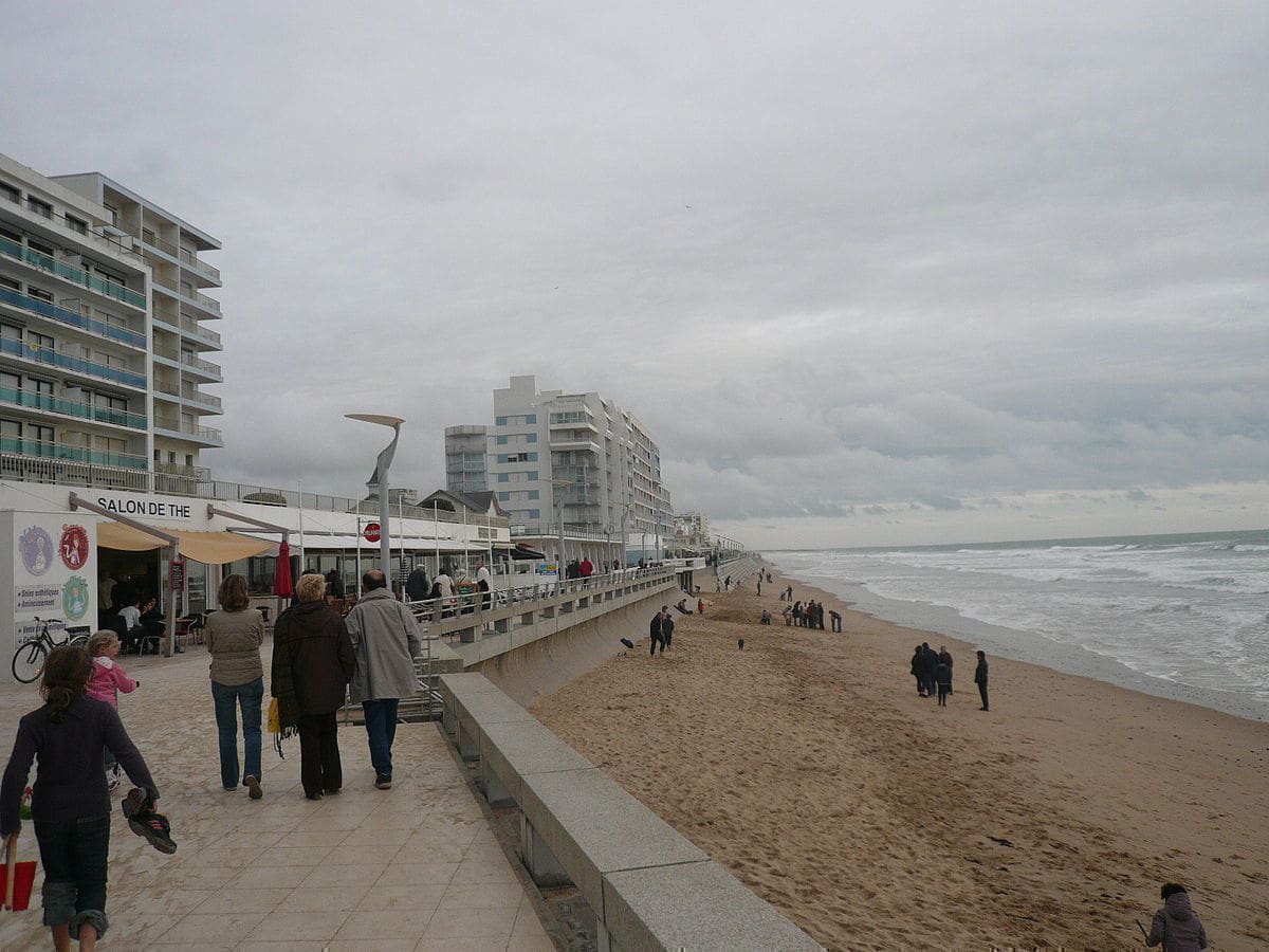 Saint-Gilles-Croix-de-Vie : la Grande Plage rouvre après une courte fermeture pour suspicion de pollution