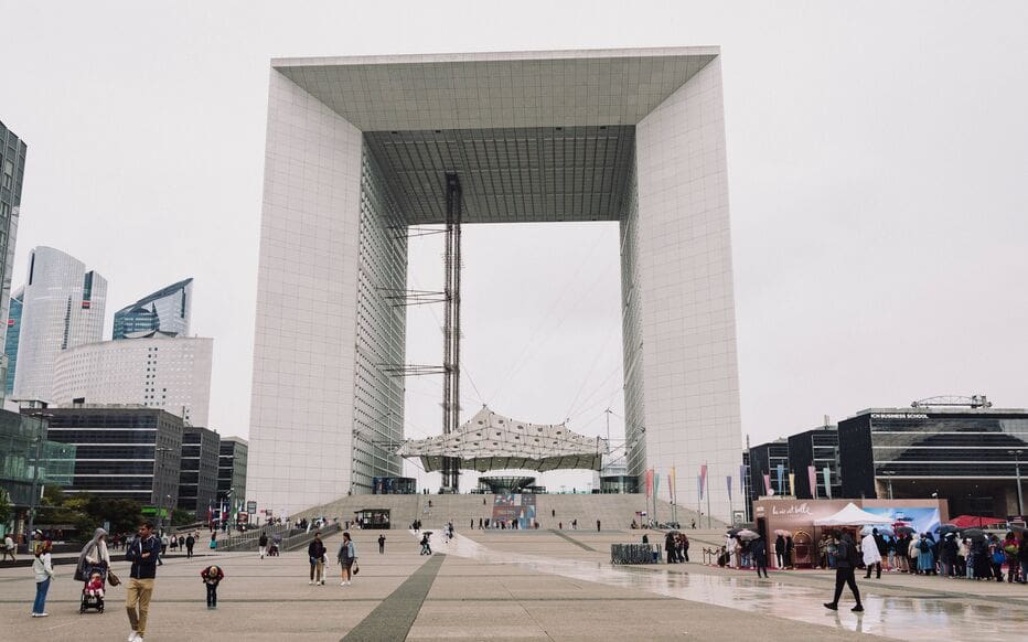 La Défense : un différend entre SDF dégénère, encore une attaque au couteau