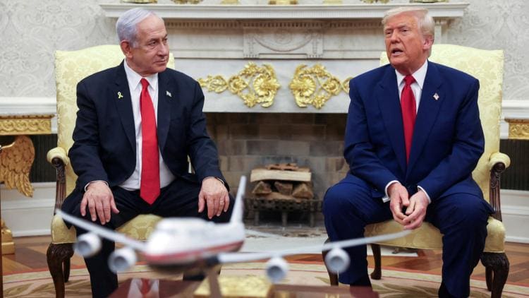 Netanyahou et Trump évoquent la relocalisation des Palestiniens et un cessez-le-feu à Gaza lors d'une rencontre tendue à Washington