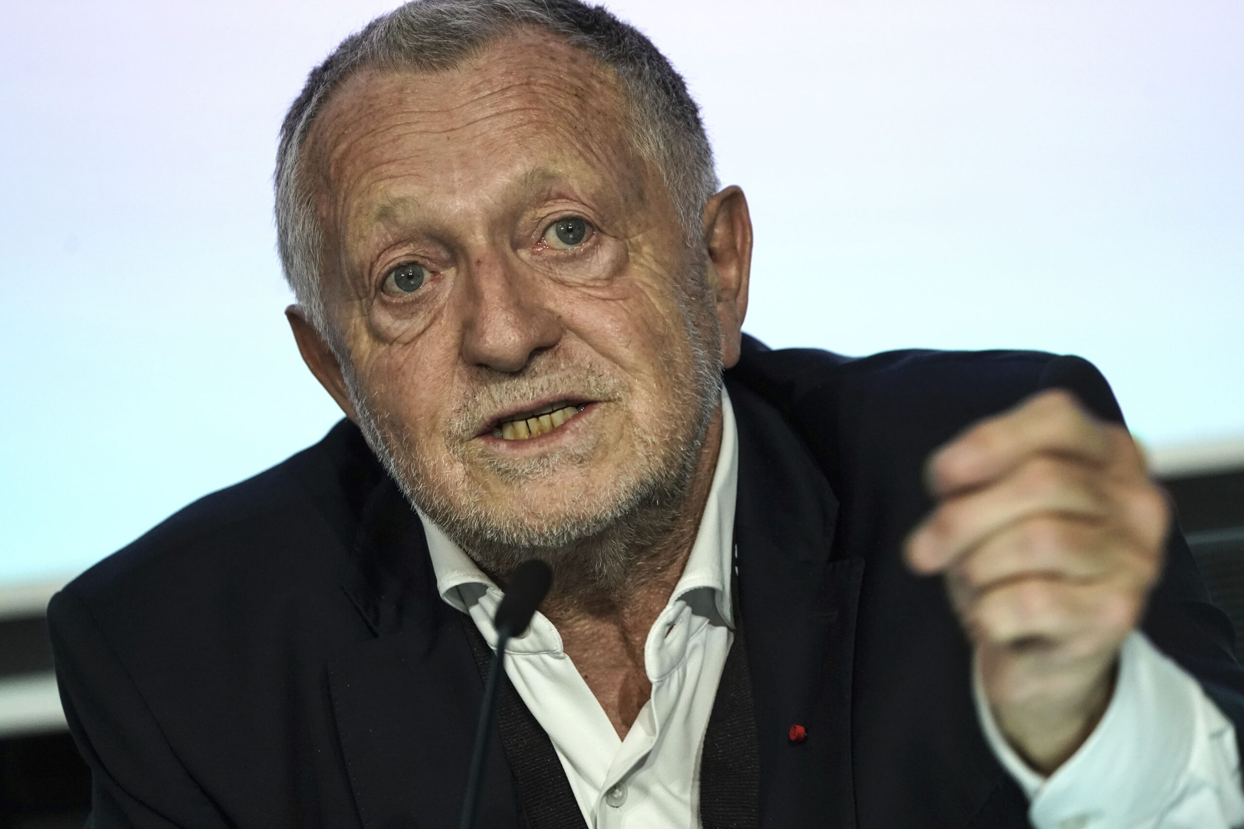 FOOT - L’OL reste en Ligue 1. Jean-Michel Aulas déclare se réjouir mais affirme que "le plus difficile reste à faire"