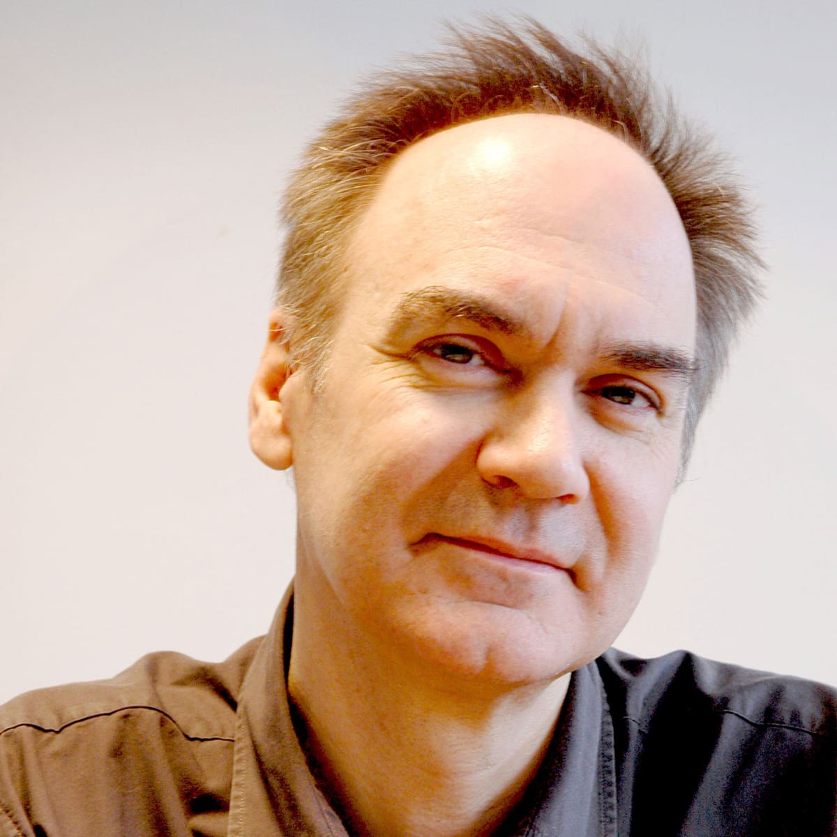 Hervé Le Tellier alerte sur un avenir littéraire dominé par l’intelligence artificielle