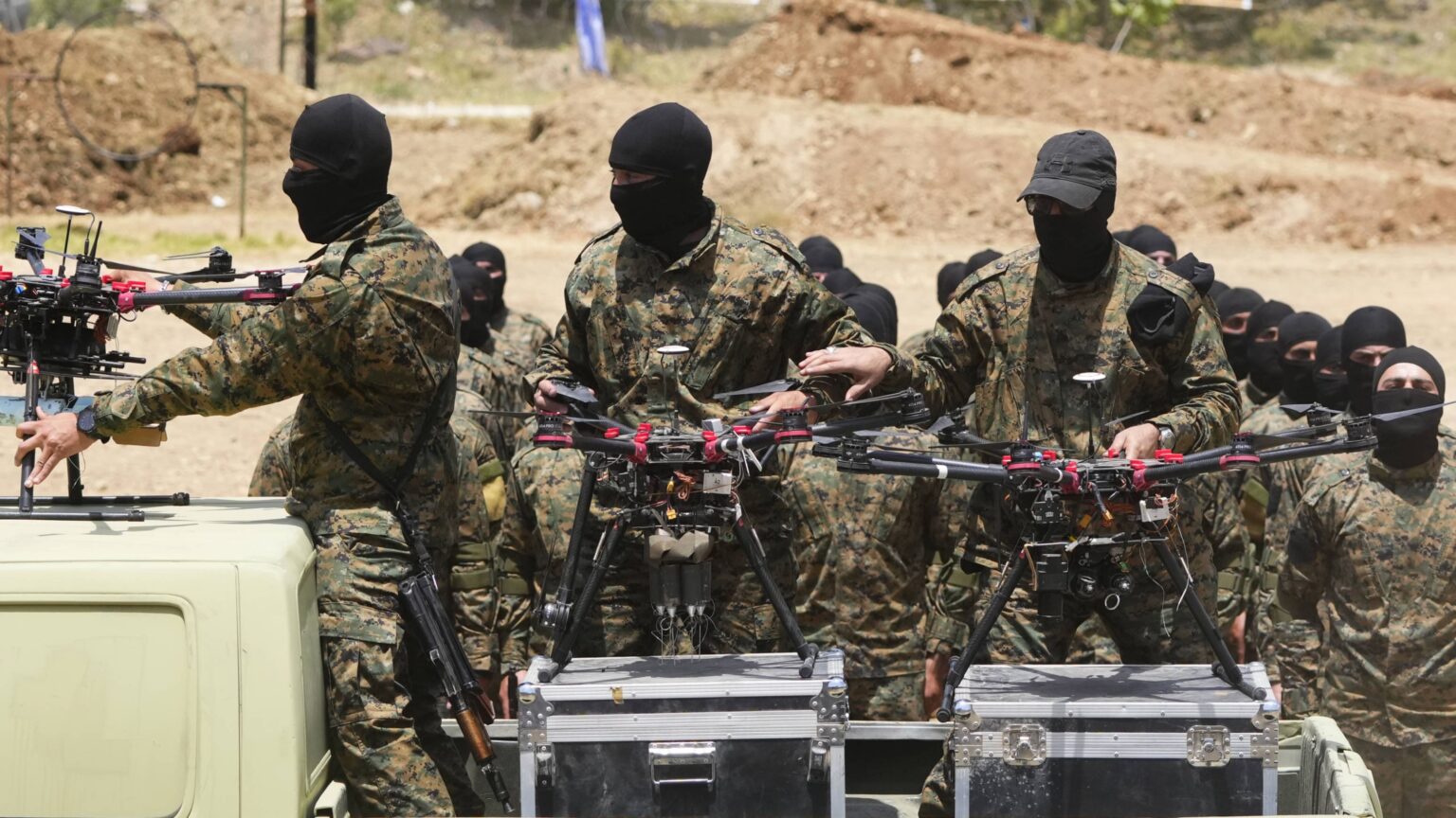 Sous pression, le Hezbollah envisage de revoir à la baisse son arsenal militaire