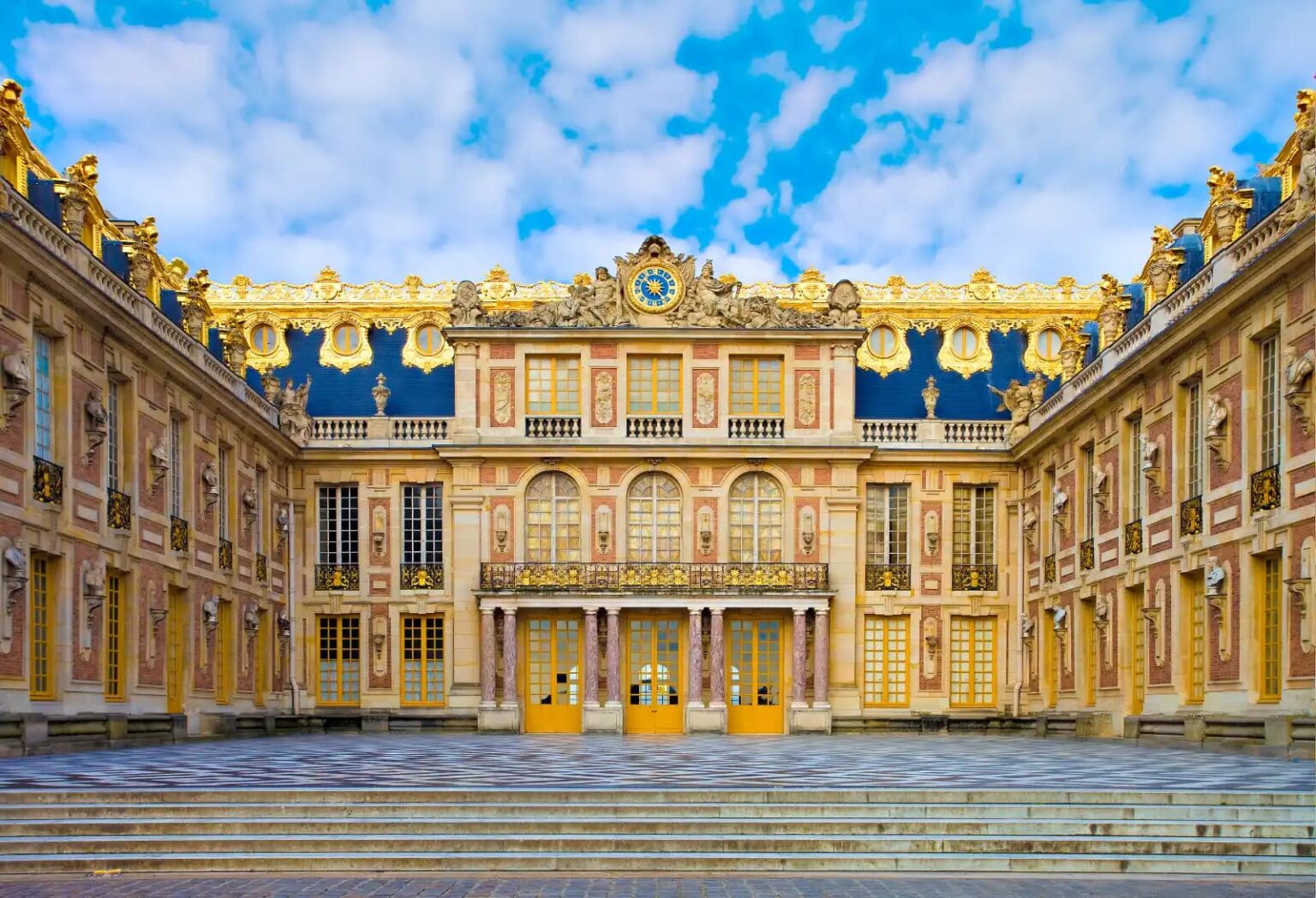 Château de Versailles: une fillette de 10 ans meurt en pleine visite sous une chaleur accablante Château de Versailles: une fillette de 10 ans meurt en pleine visite sous une chaleur accablante