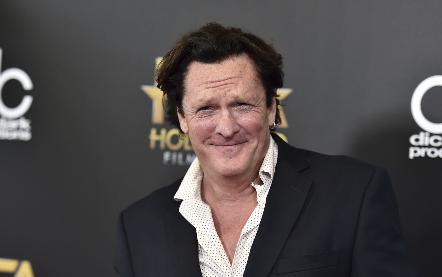 L’acteur Michael Madsen, connu pour des rôles dans Reservoir Dogs et Kill Bill, est décédé à l’âge de 67 ans d'une crise cardiaque