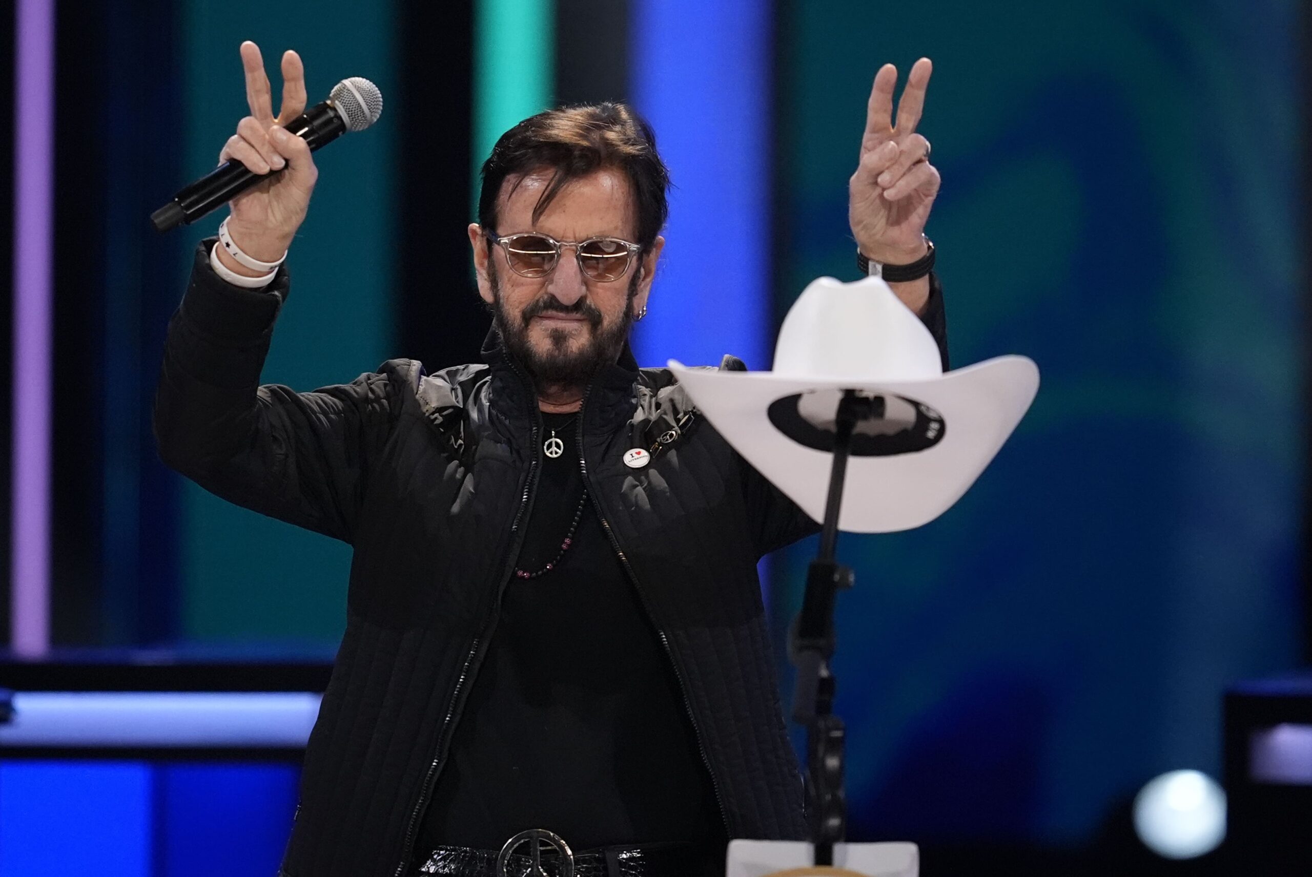 «Nous n’aurions jamais fait ça!» Ringo Starr fait modifier le biopic des Beatles. Découvrez pourquoi&nbsp;