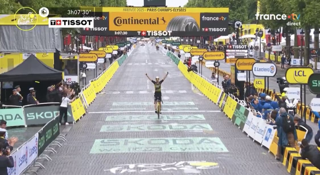 Tour de France: Van Aert triomphe à Paris sous la pluie. Pogacar remporte son quatrième tour