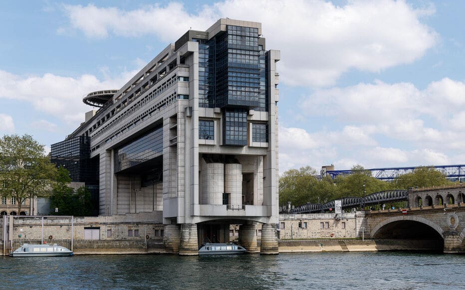 Soupçonnée d’avoir informé le crime organisé, une agente des impôts écrouée en région parisienne