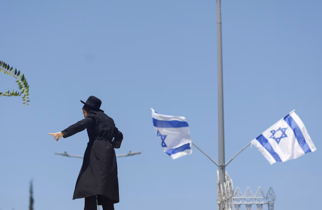 Israël va convoquer 54 000 étudiants ultra-orthodoxes pour le service militaire, une première historique