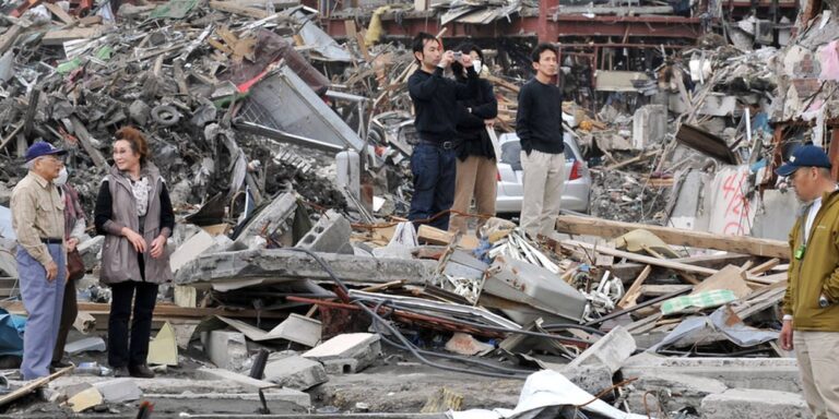 Séismes en série au Japon : les autorités appellent au calme face aux rumeurs de catastrophe